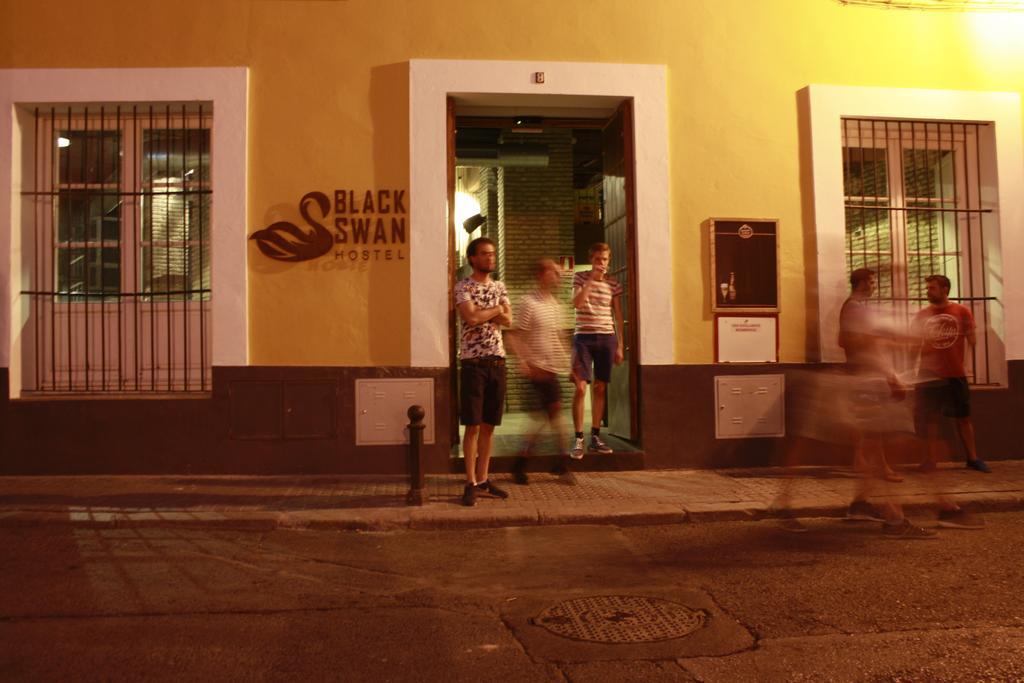 Black Swan Hostel Sevilla Zewnętrze zdjęcie
